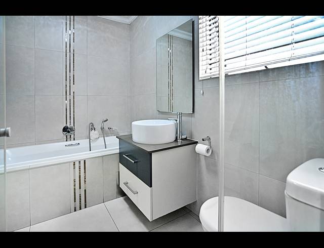 3 BEDROOM TOWNHOUSE FOR SALE IN KYALAMI HILLS